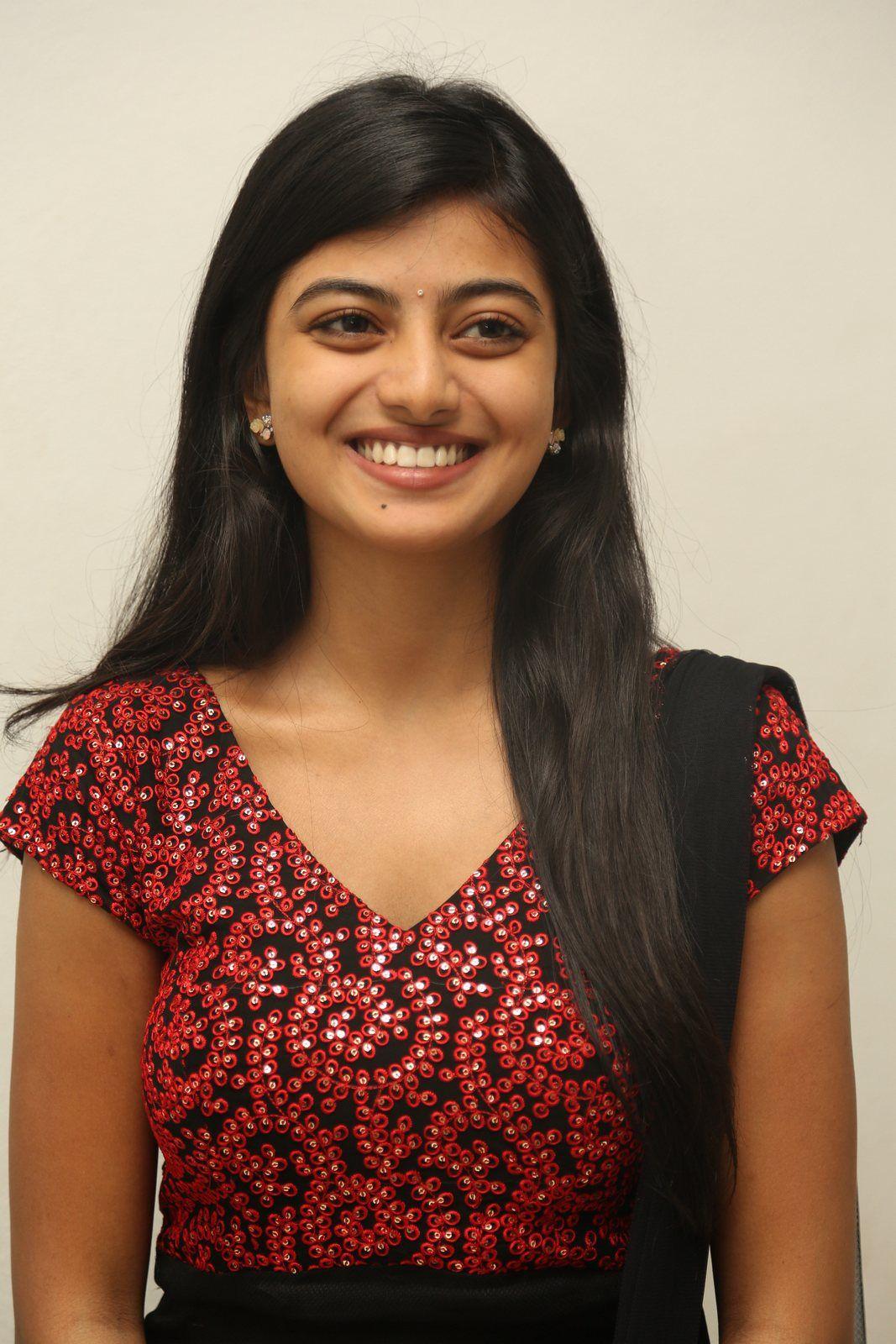 Anandhi Cute Pics