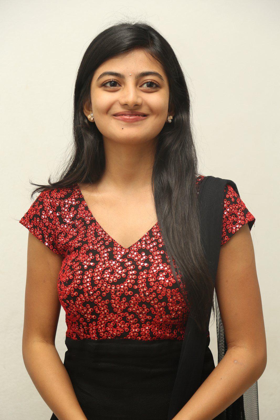 Anandhi Cute Pics