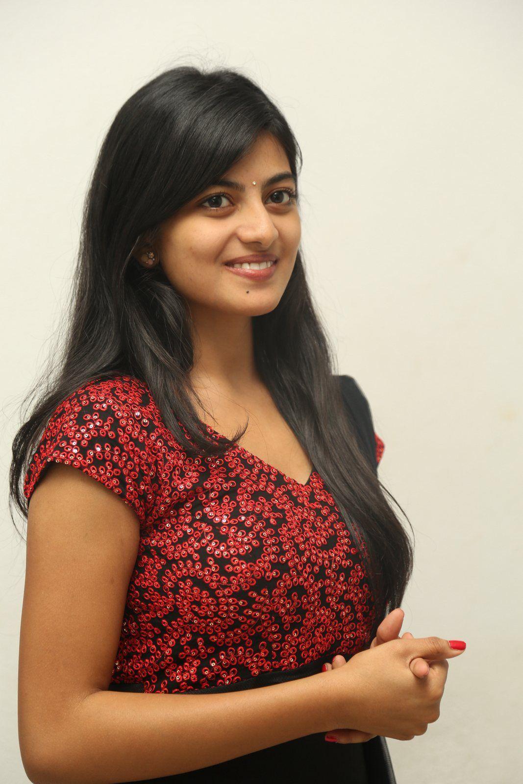 Anandhi Cute Pics