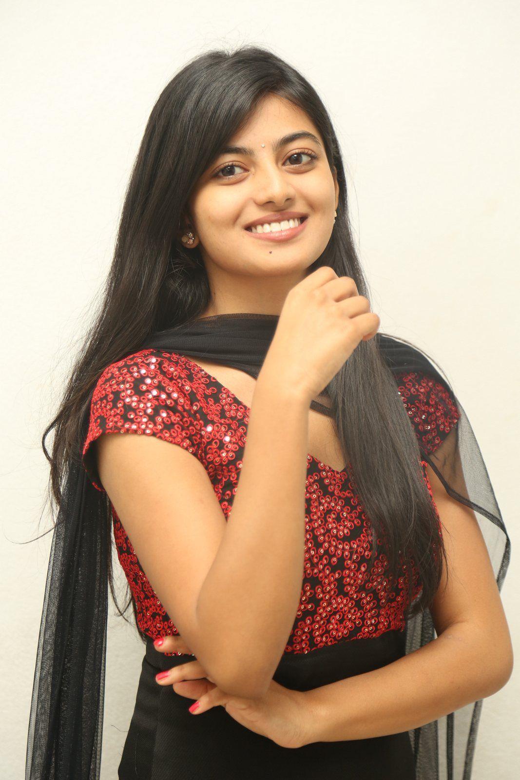 Anandhi Cute Pics