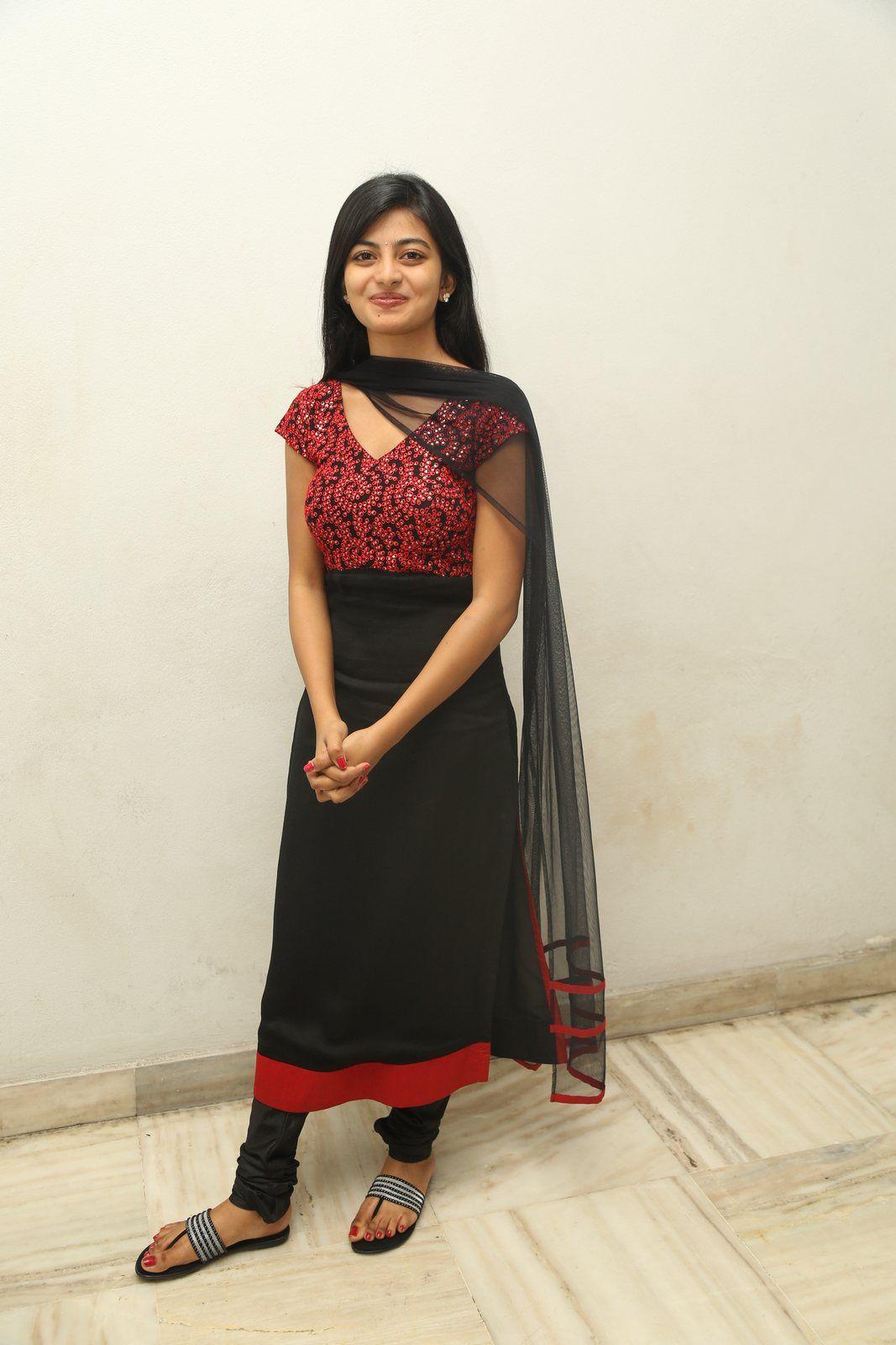 Anandhi Cute Pics