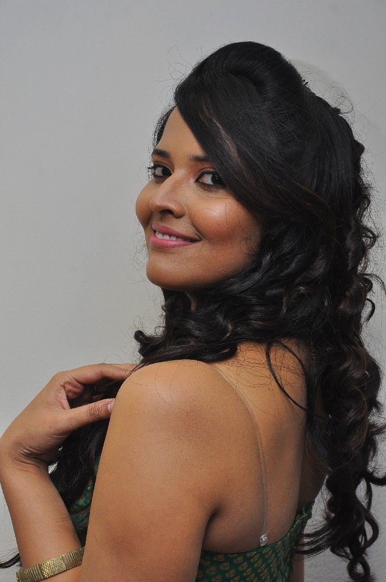 Anchor Anasuya Backless Photos