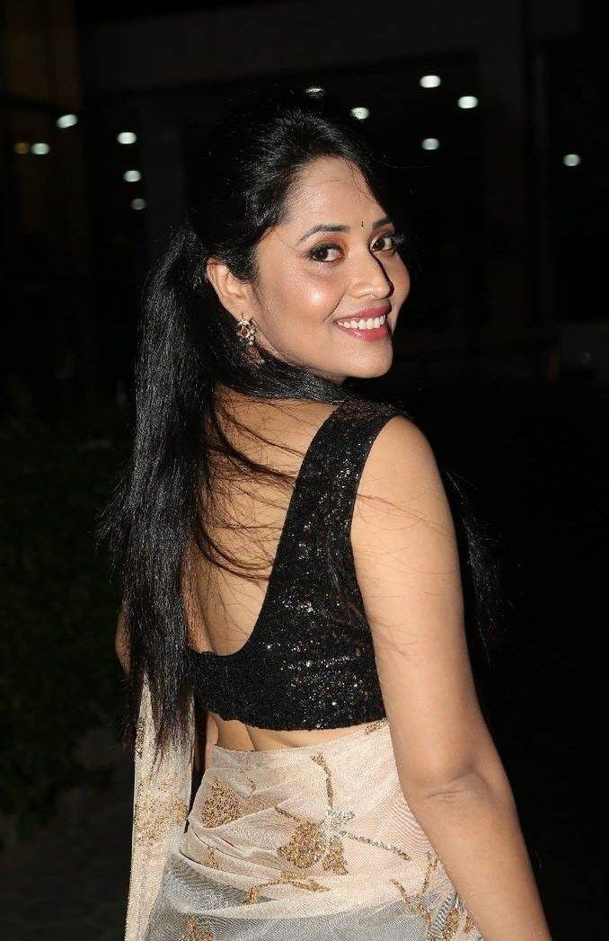 Anchor Anasuya Backless Photos