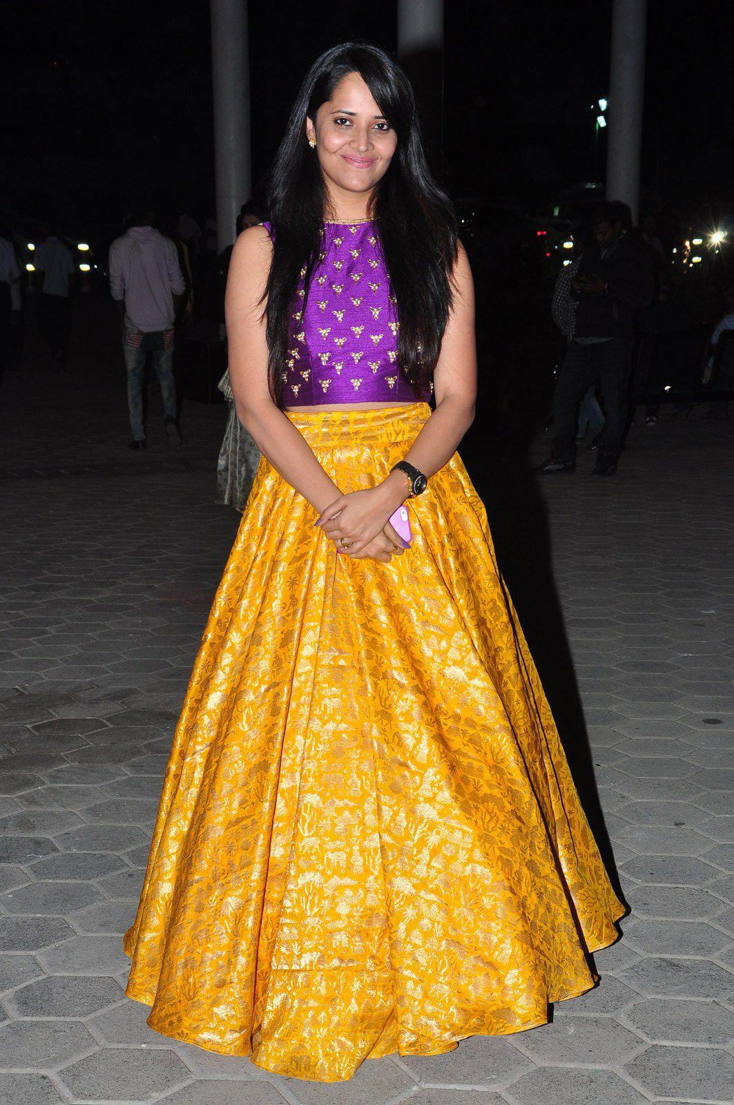 Anchor anasuya sleeveless stills