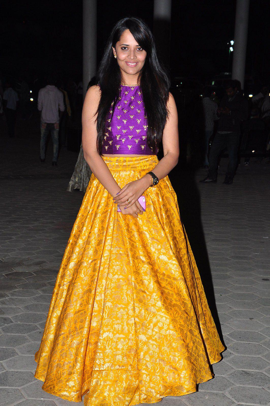 Anchor anasuya sleeveless stills