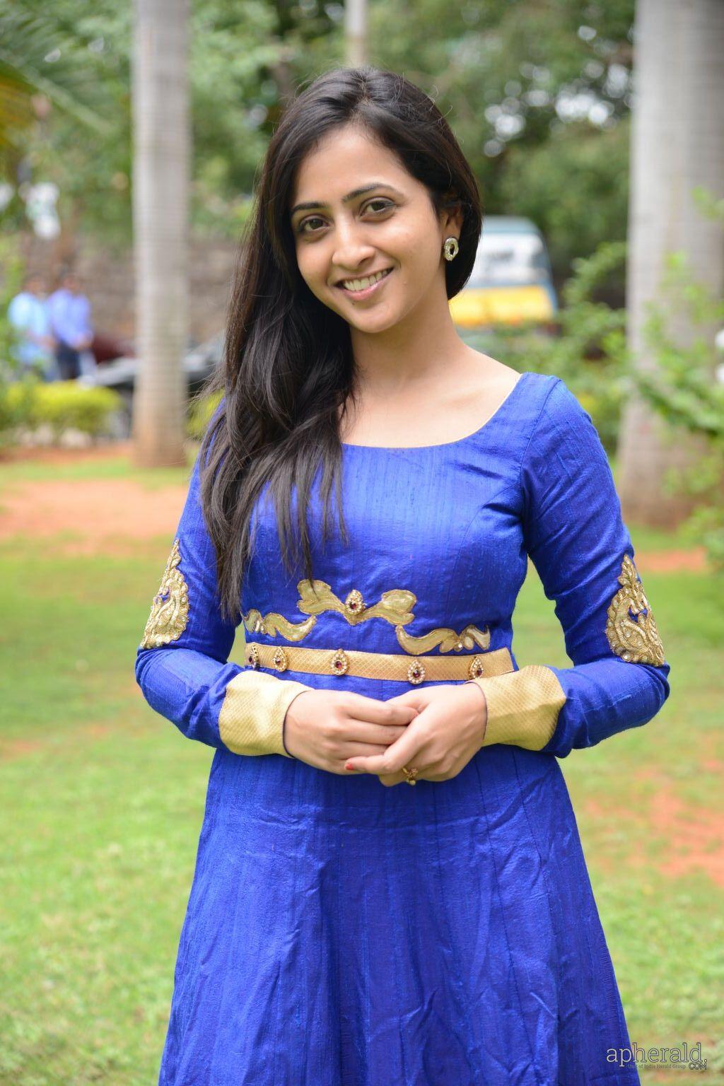 Anchor Lasya Cute Pics