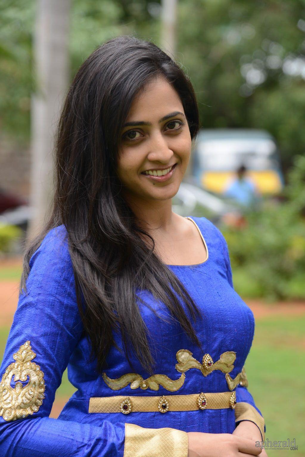 Anchor Lasya Cute Pics