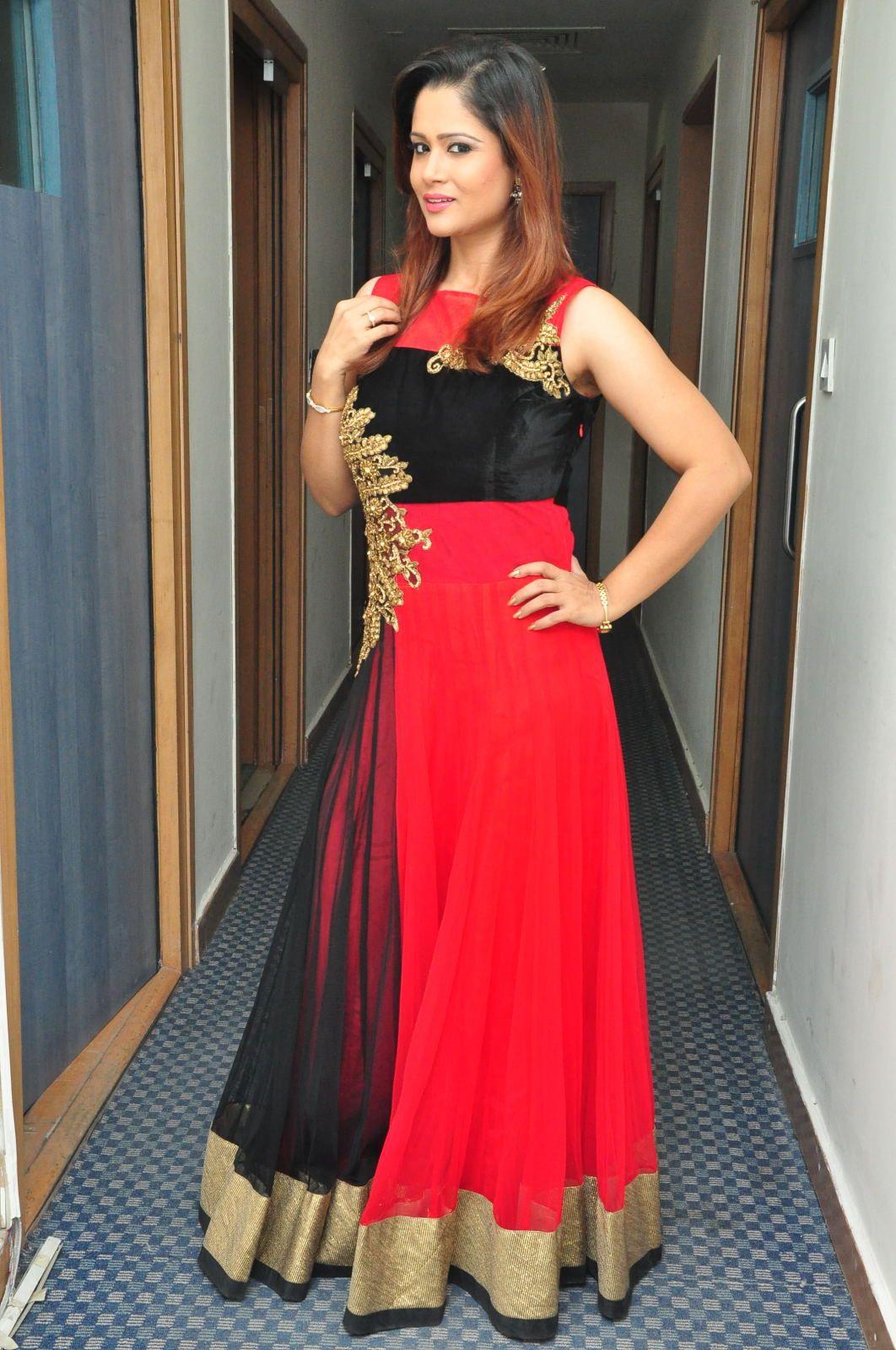 Anchor Shilpa Chakravarthy New Stills 