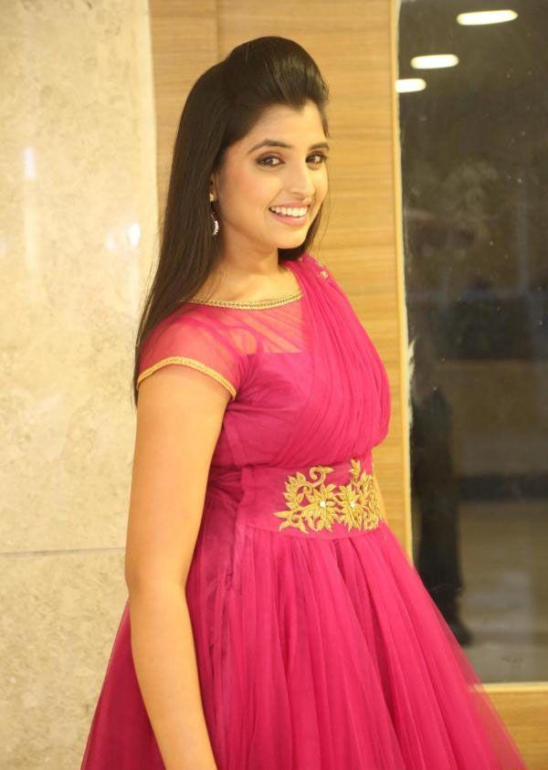 Anchor Shyamala Cute Smile Photos