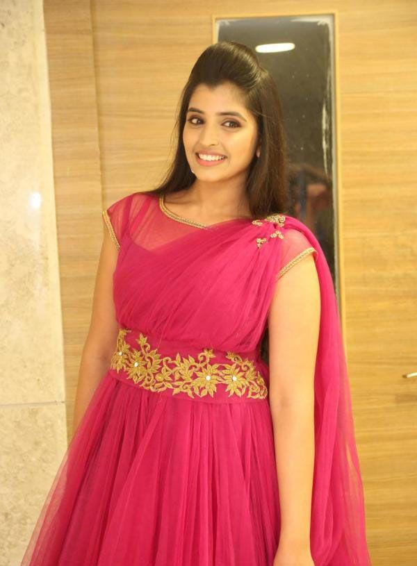 Anchor Shyamala Cute Smile Photos