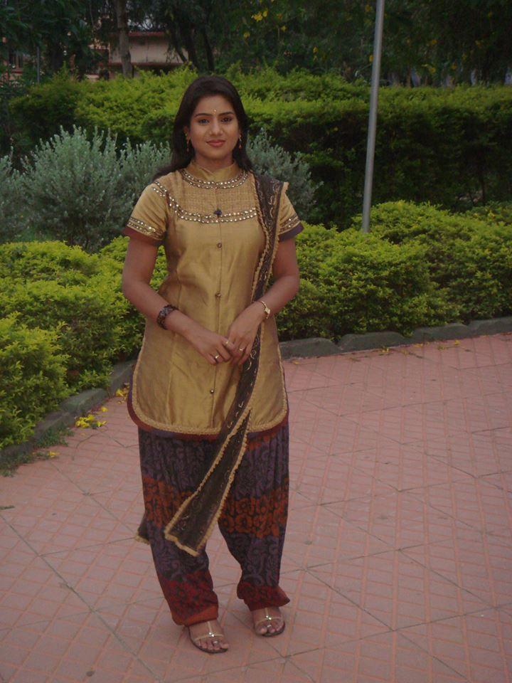 Anchor Sumalatha Reddy Rare Photos