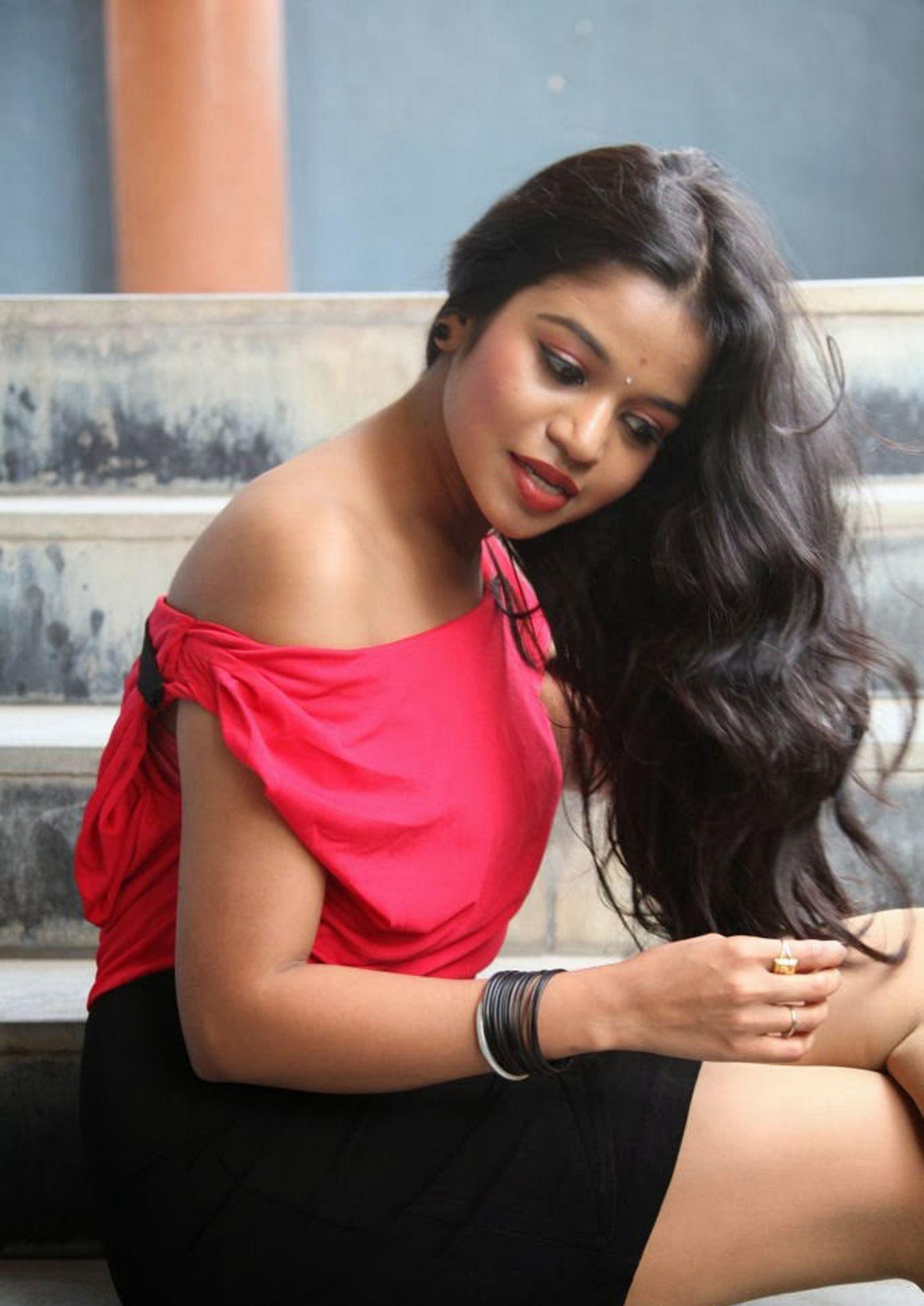 Andamaina Maya Latest Pics