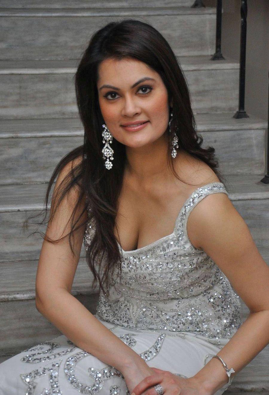 Angela Kumar Spicy Pics