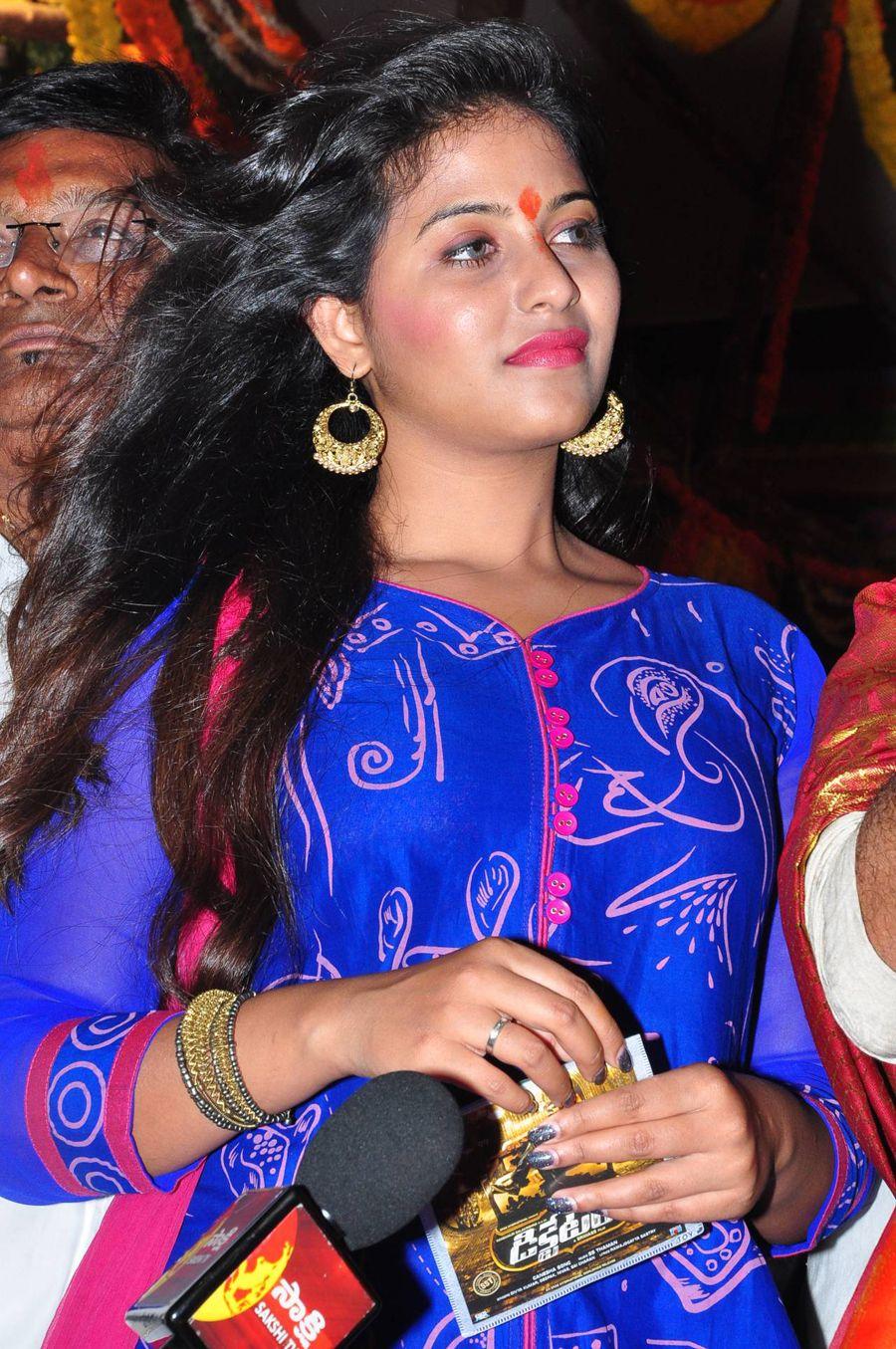 Anjali Latest Stills at Khairatabad Ganesh Photos