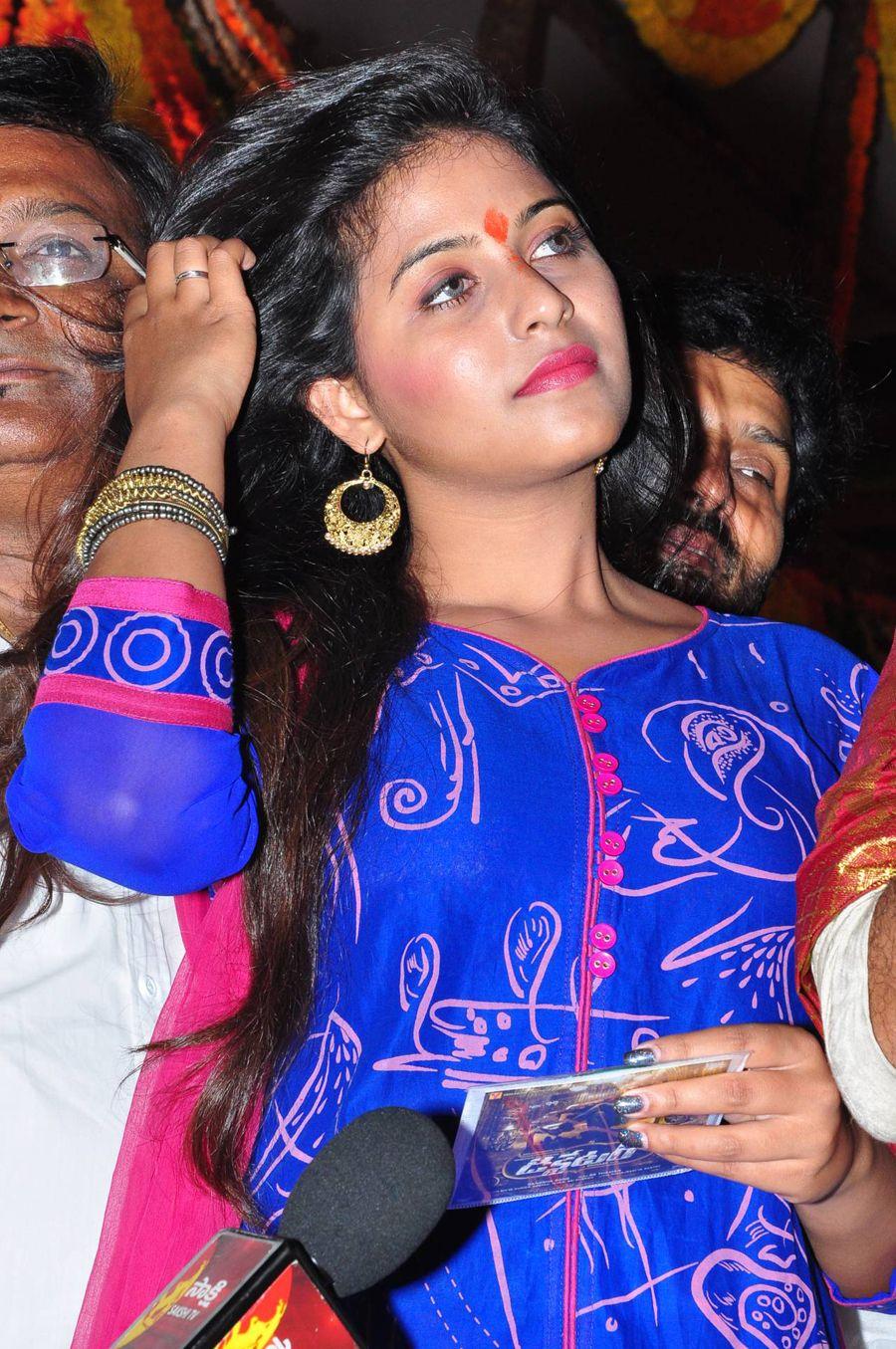 Anjali Latest Stills at Khairatabad Ganesh Photos