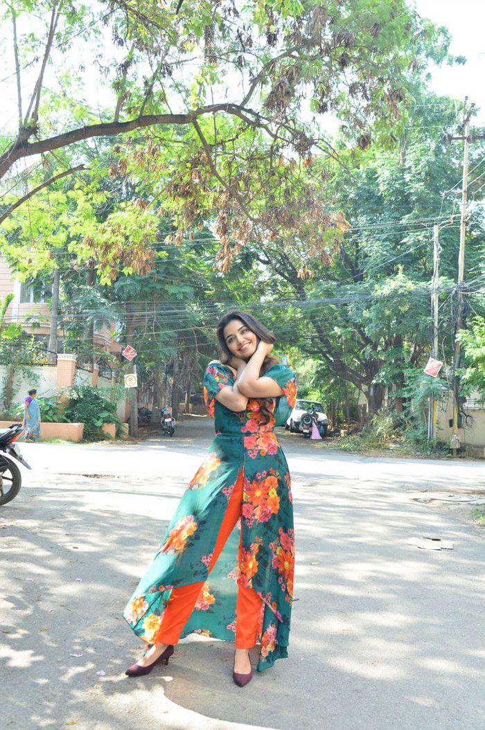 Anupama Parameswaran New Photos