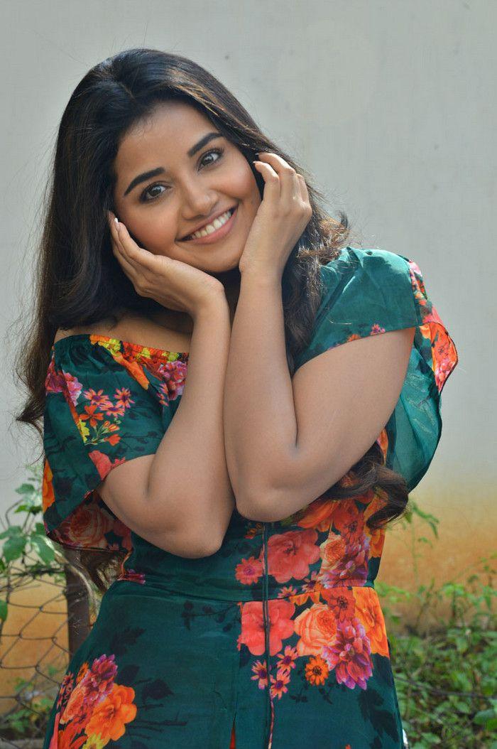 Anupama Parameswaran New Photos