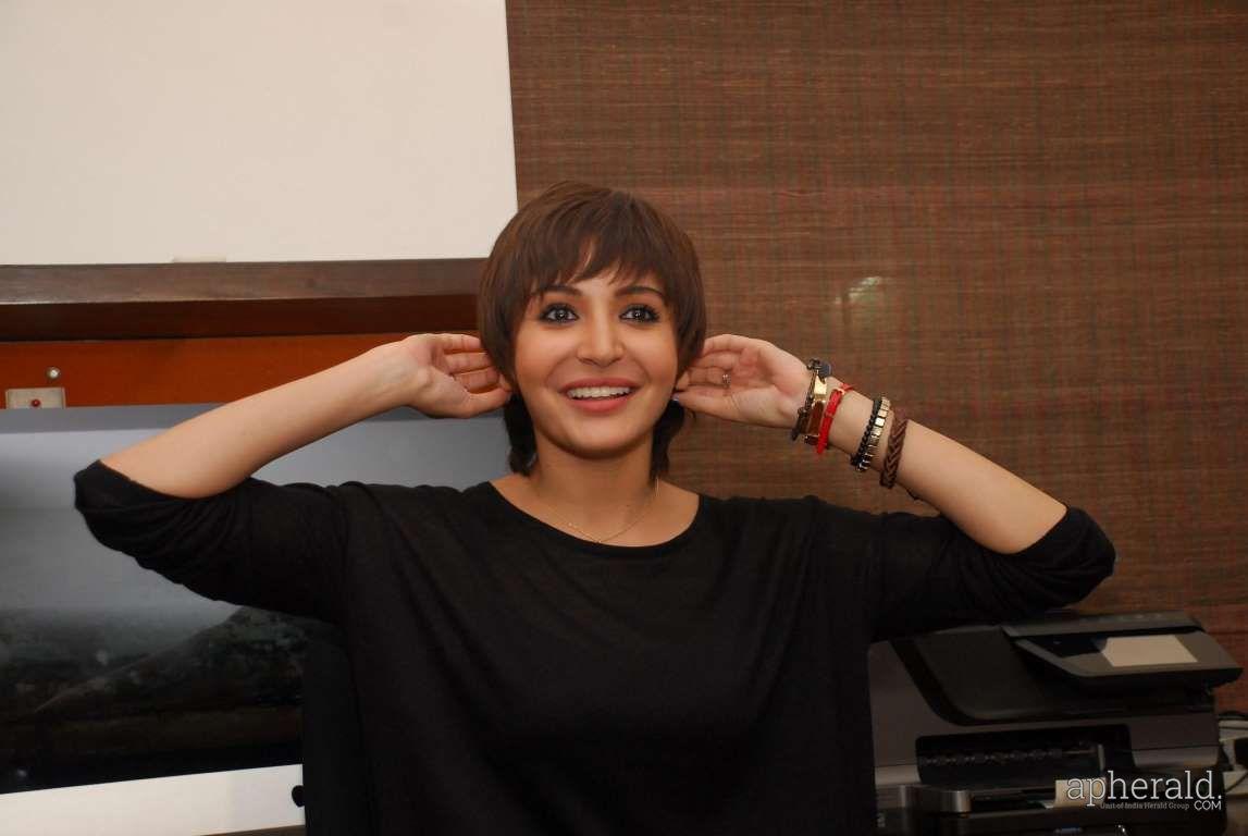 Anushka Sharma cute Pics