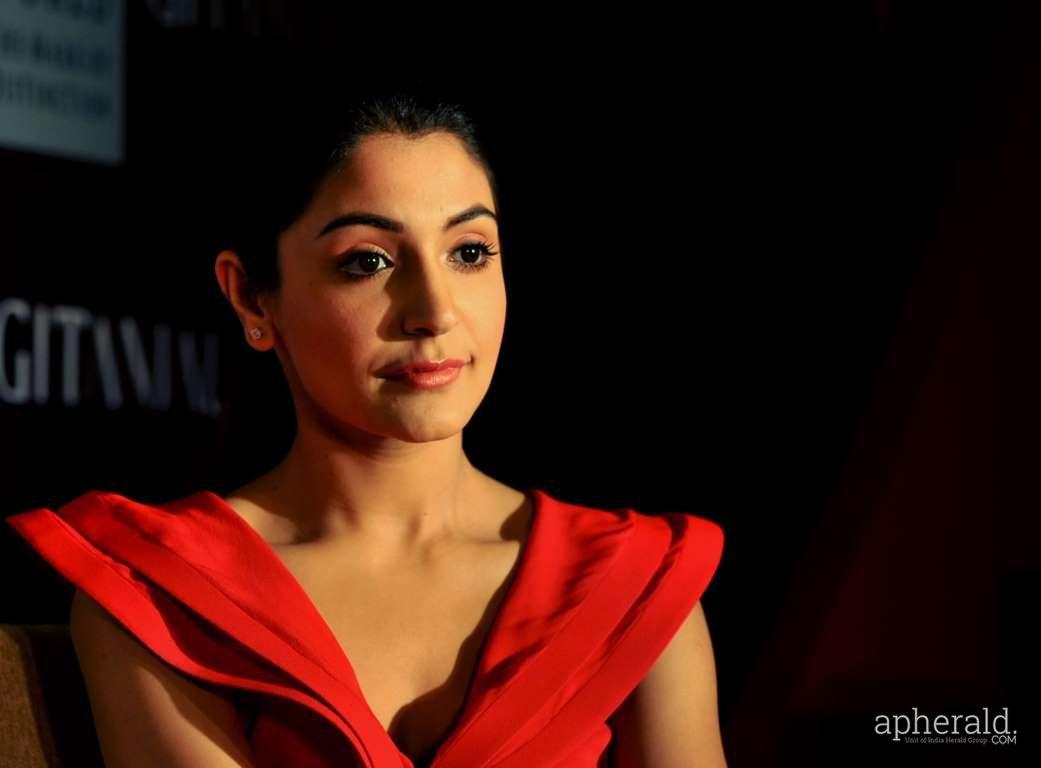 Anushka Sharma cute Pics