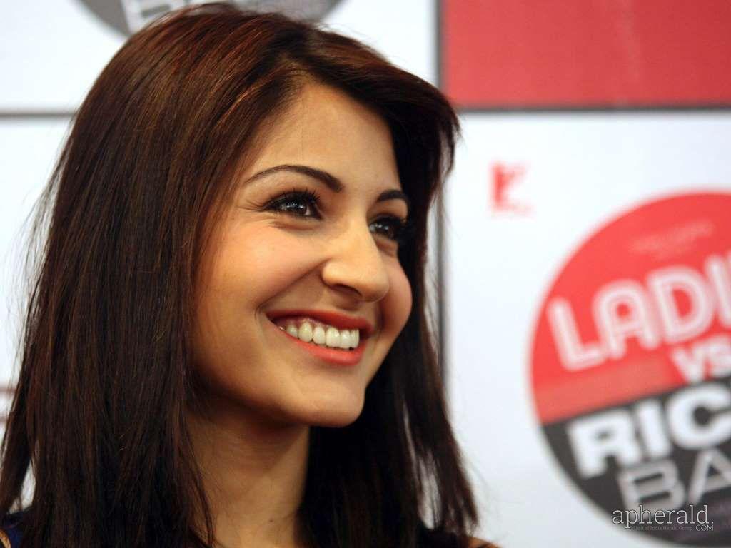 Anushka Sharma cute Pics