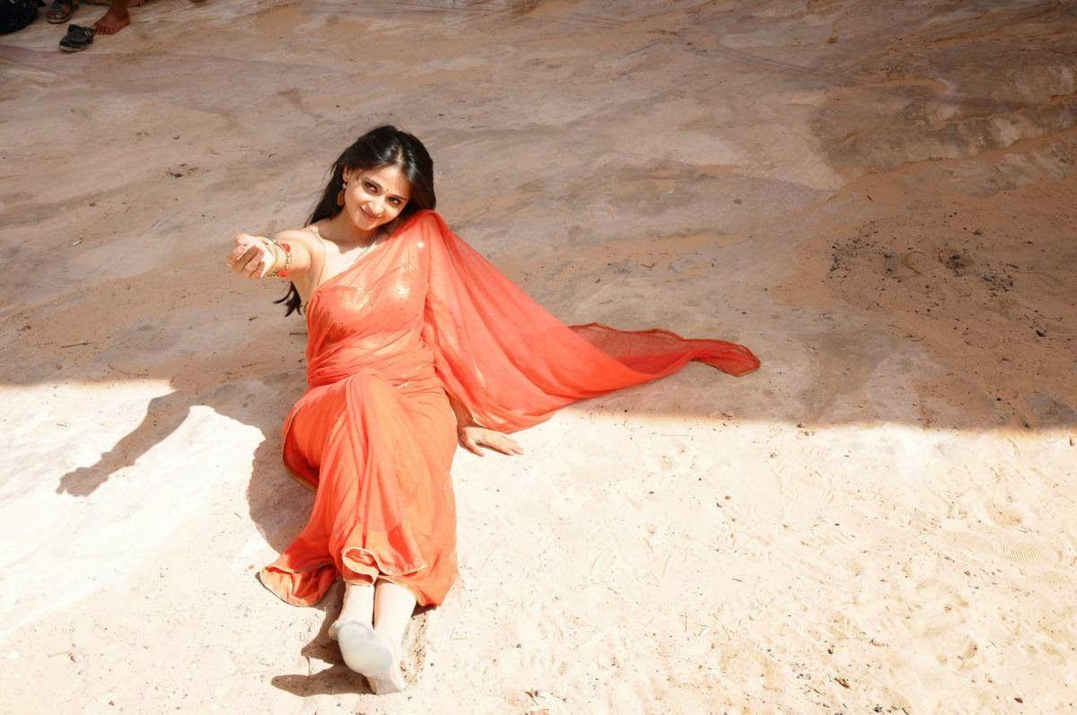 Anushka Shetty Hot Dancing Pictures