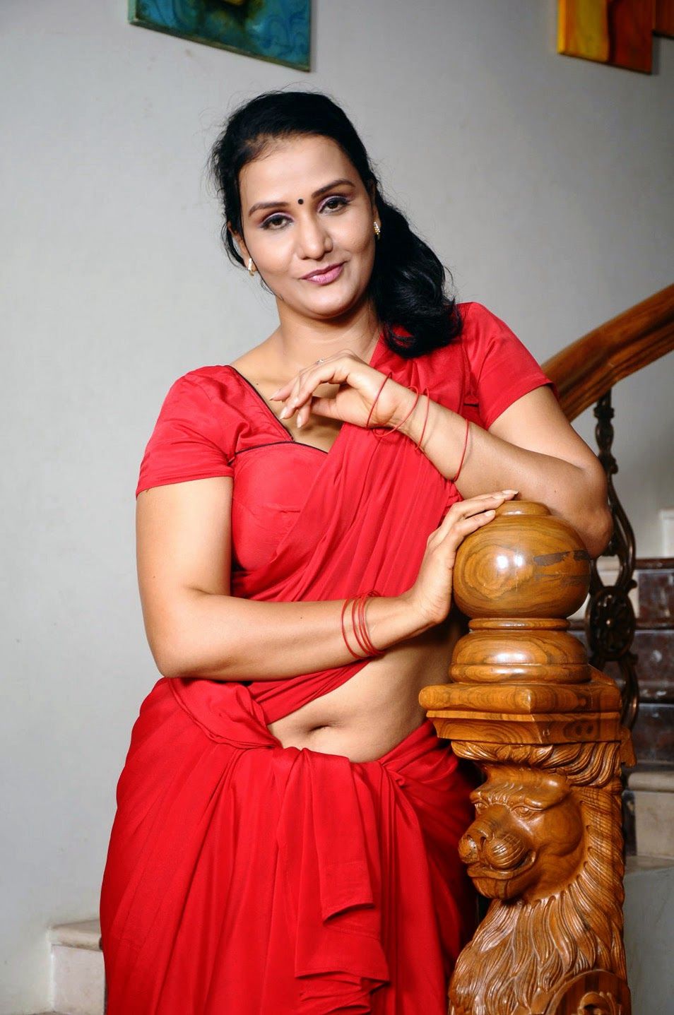 Apoorva Aunty Spicy Navel Pics