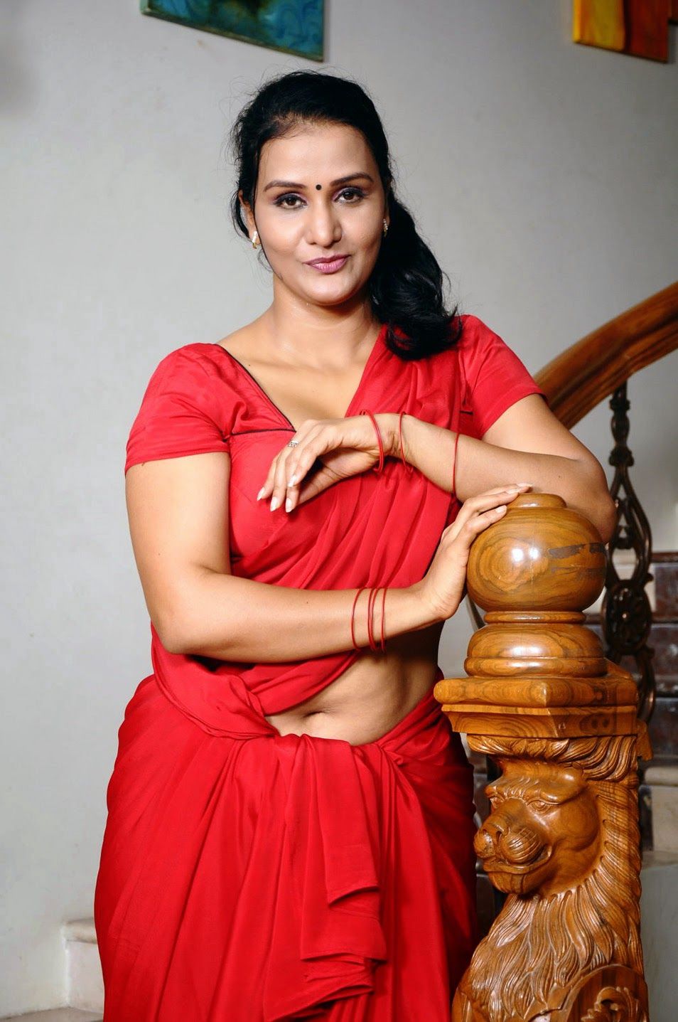 Apoorva Aunty Spicy Navel pics