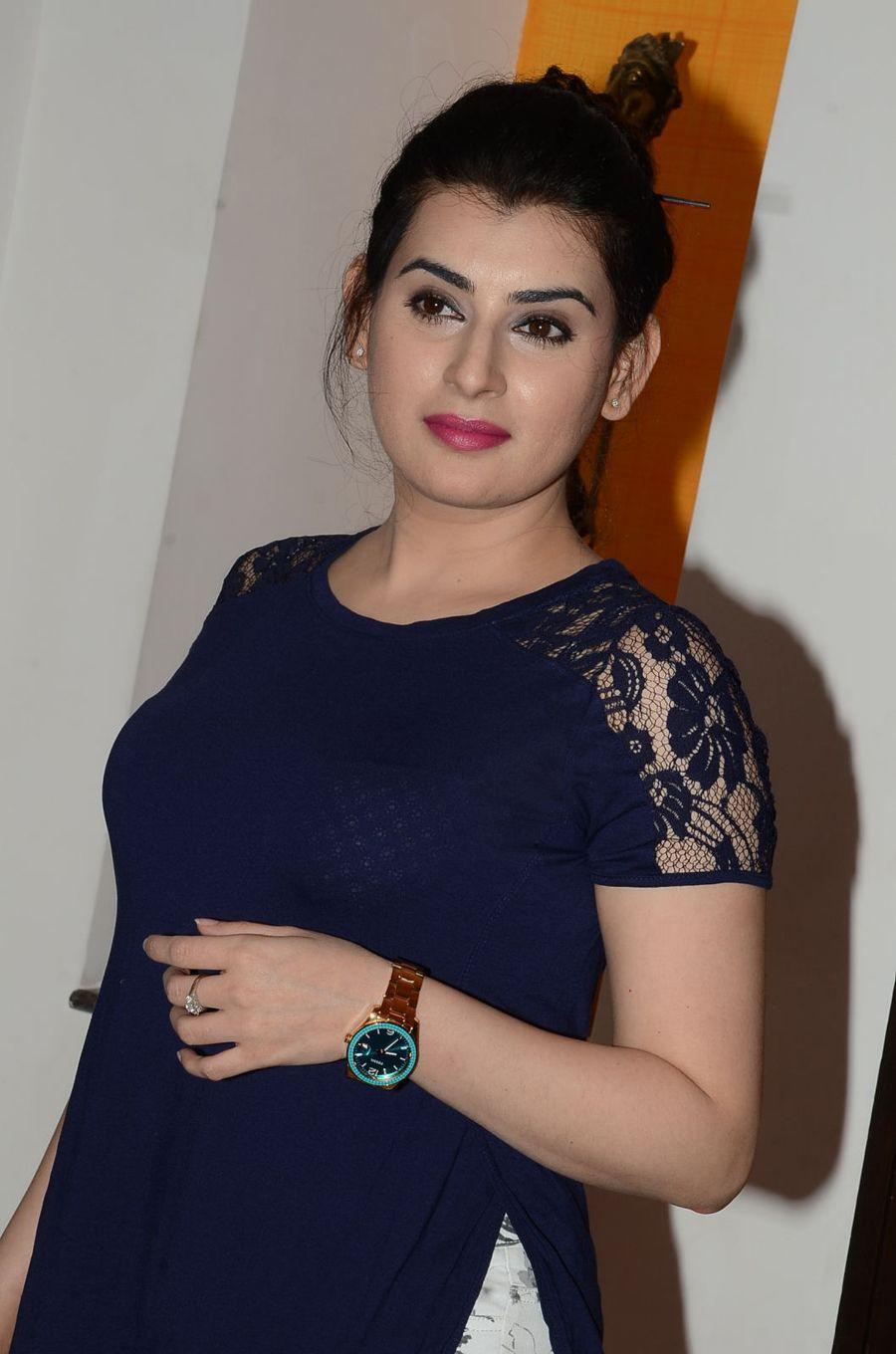 Archana Stills at Nannu Vadili Neevu Polevule Audio