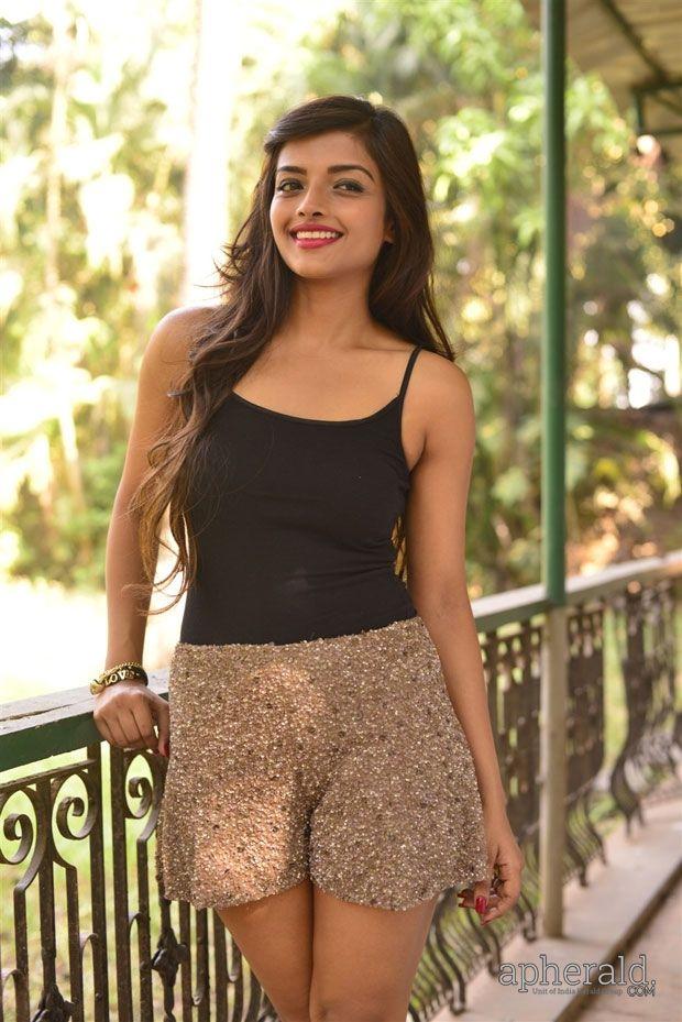 Ashna Zaveri Beautiful Photos