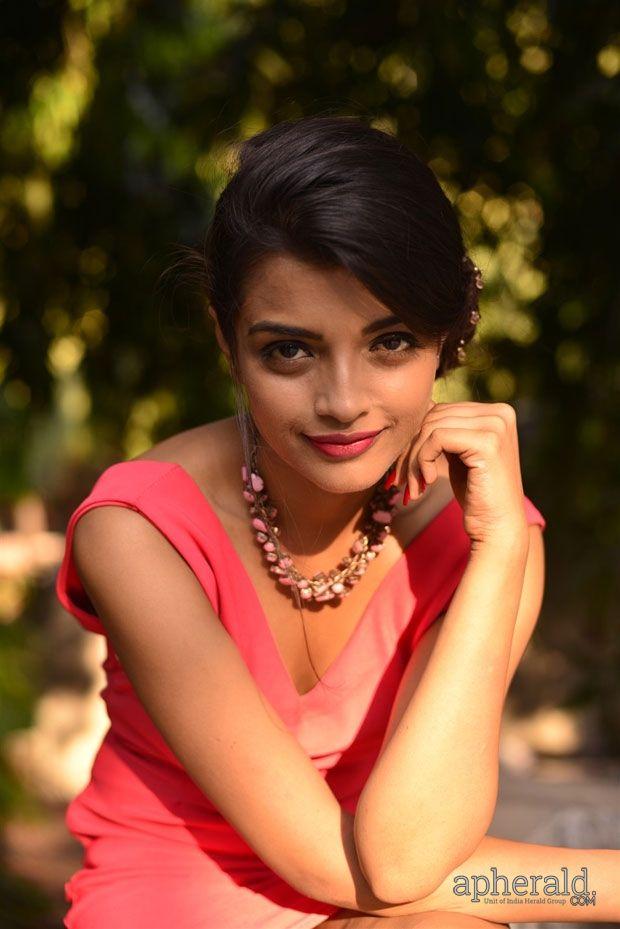 Ashna Zaveri Beautiful Photos