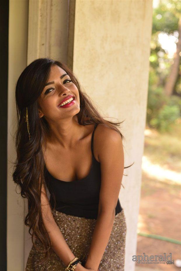 Ashna Zaveri Beautiful Photos