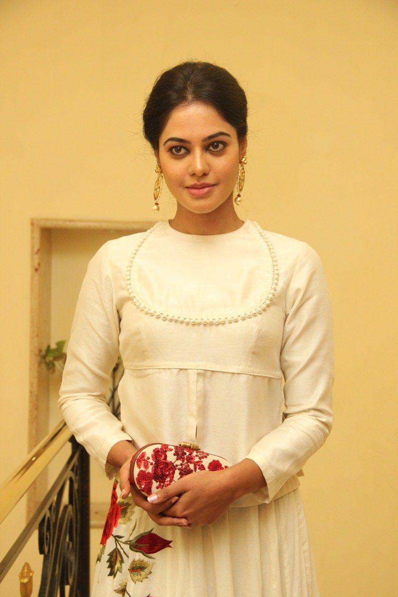 Bindhu Madhavi New Pics