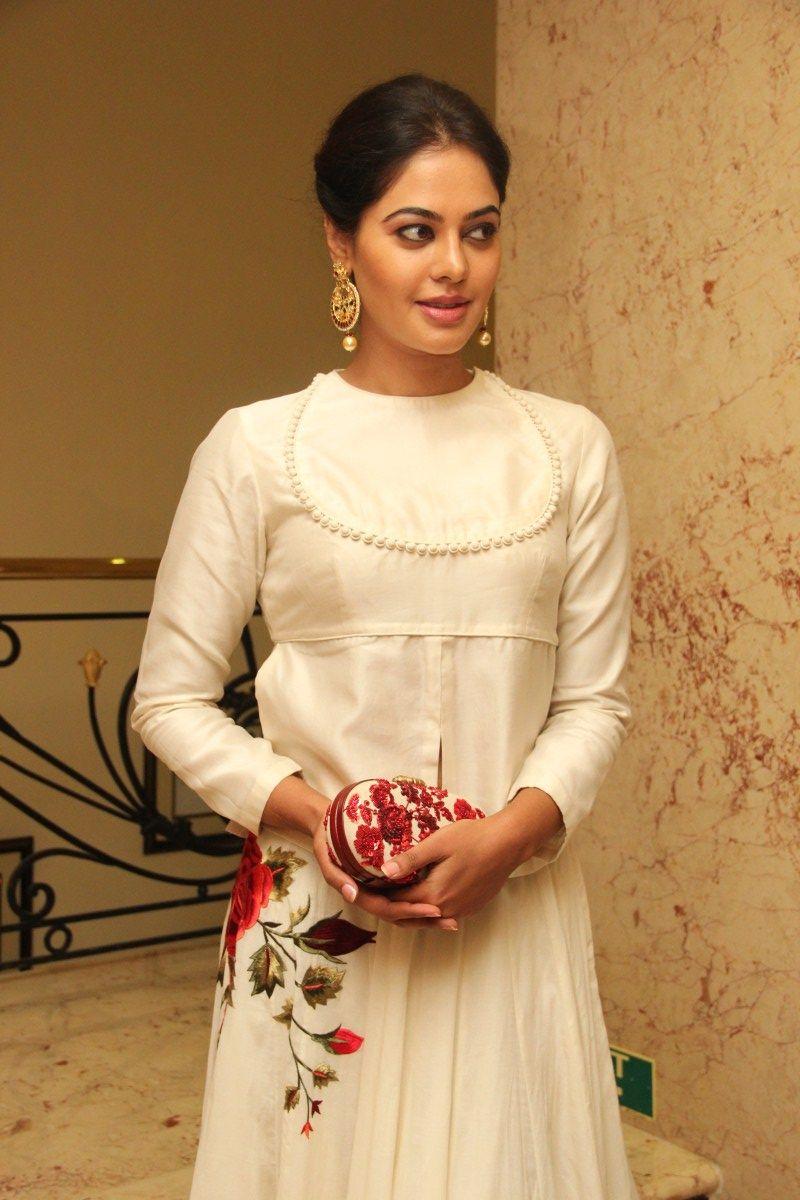 Bindhu Madhavi New Pics