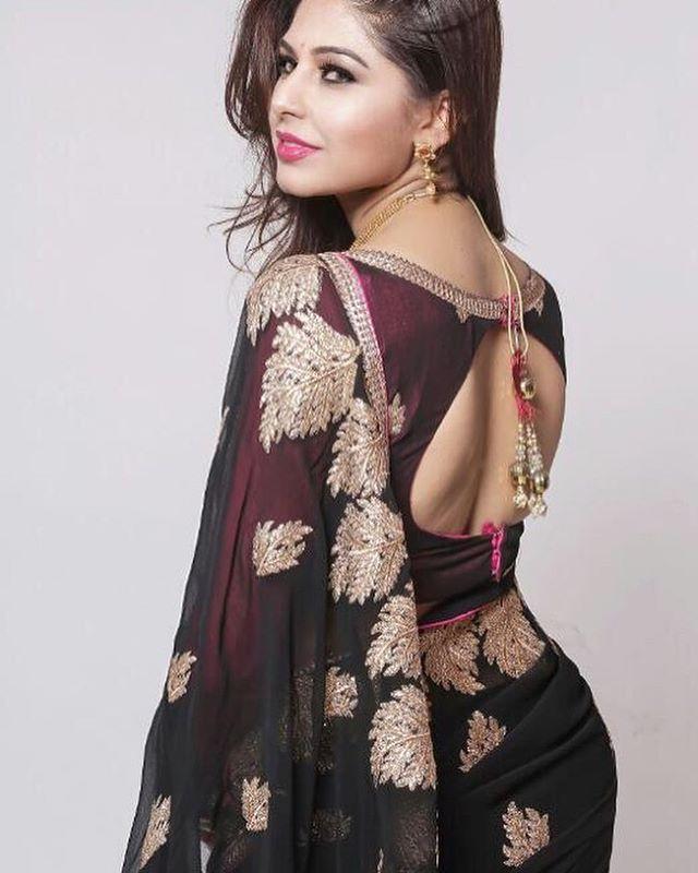 Bollywood Actress Komal Thacker Latest Hot & Spicy Photo Stills