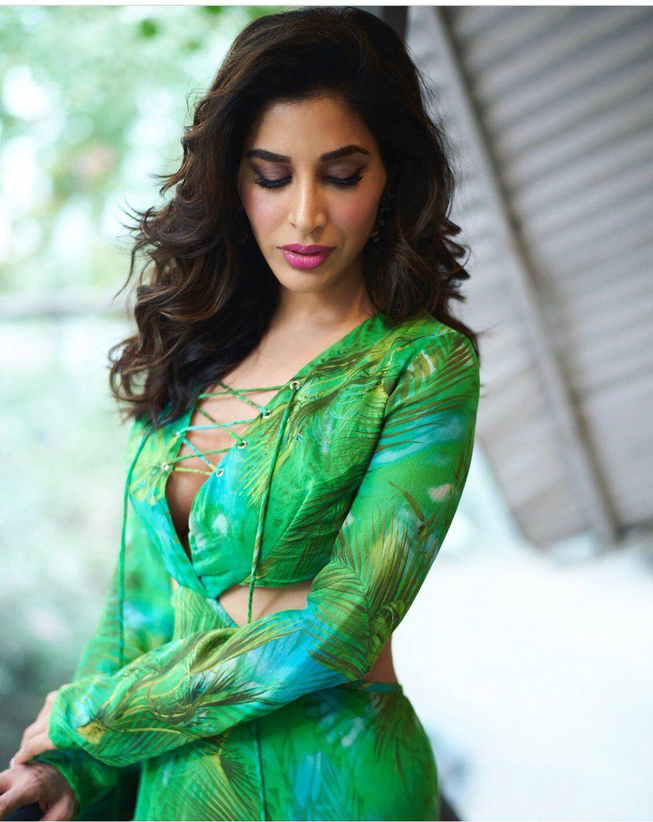 Bollywood Actress Sophie Choudary Latest Hot Photoshoot Gallery