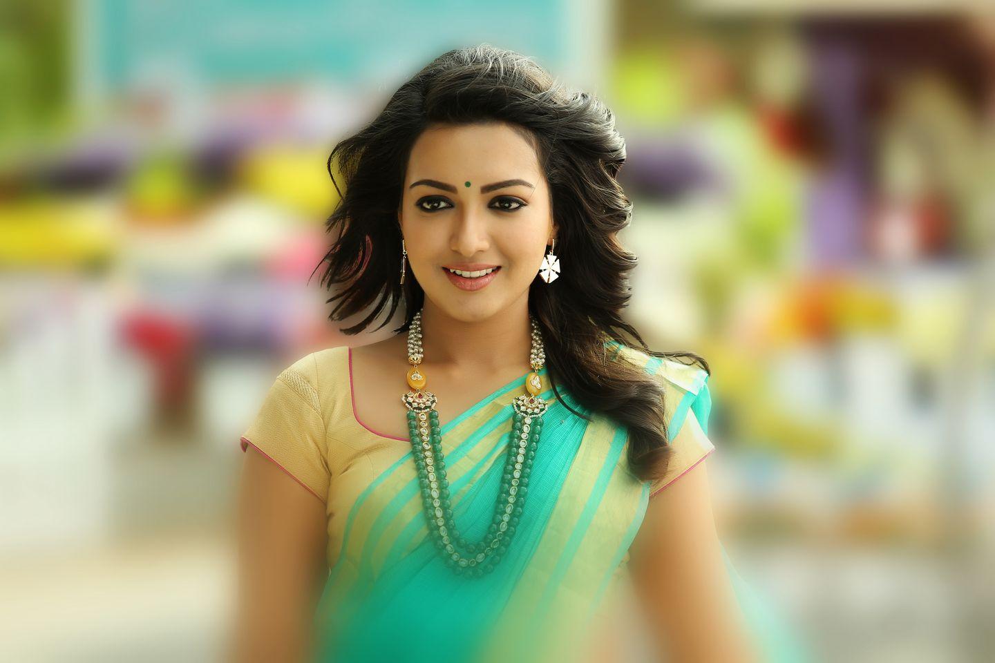 Catherine Tresa Stills in Sarrainodu