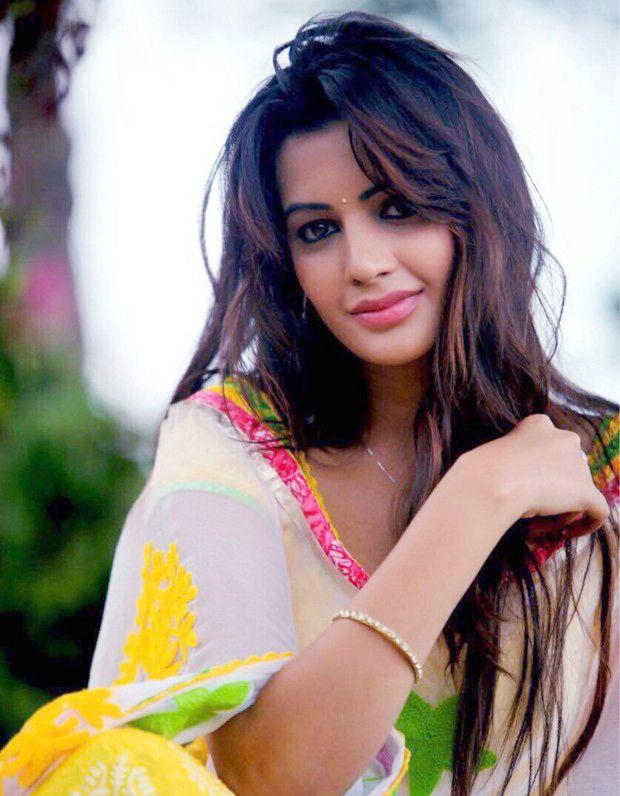 Deeksha Panth New Pics