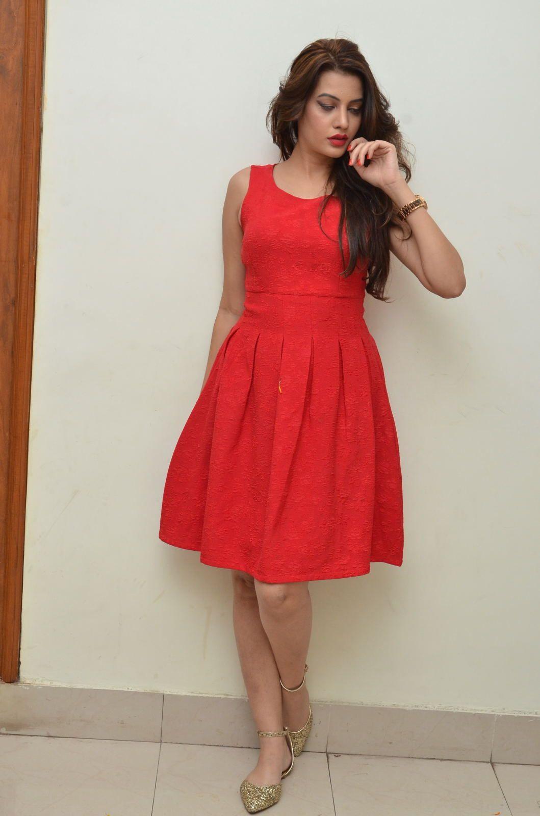 Deeksha Panth Sexy Pics