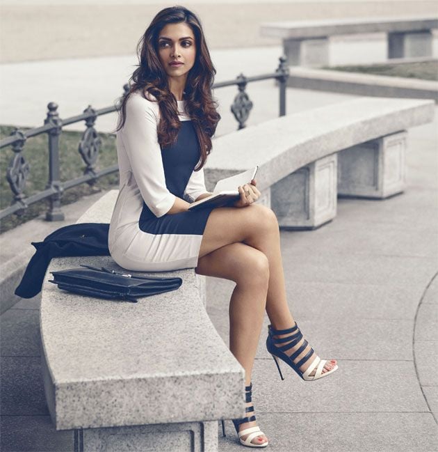 Deepika padukone sizzling hot Photos