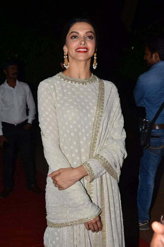 Deepika Padukone Stills At Bajirao Mastani Movie Poster Launch