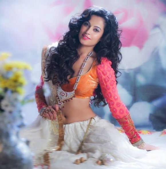 Disha Pandey latest hot navel pics