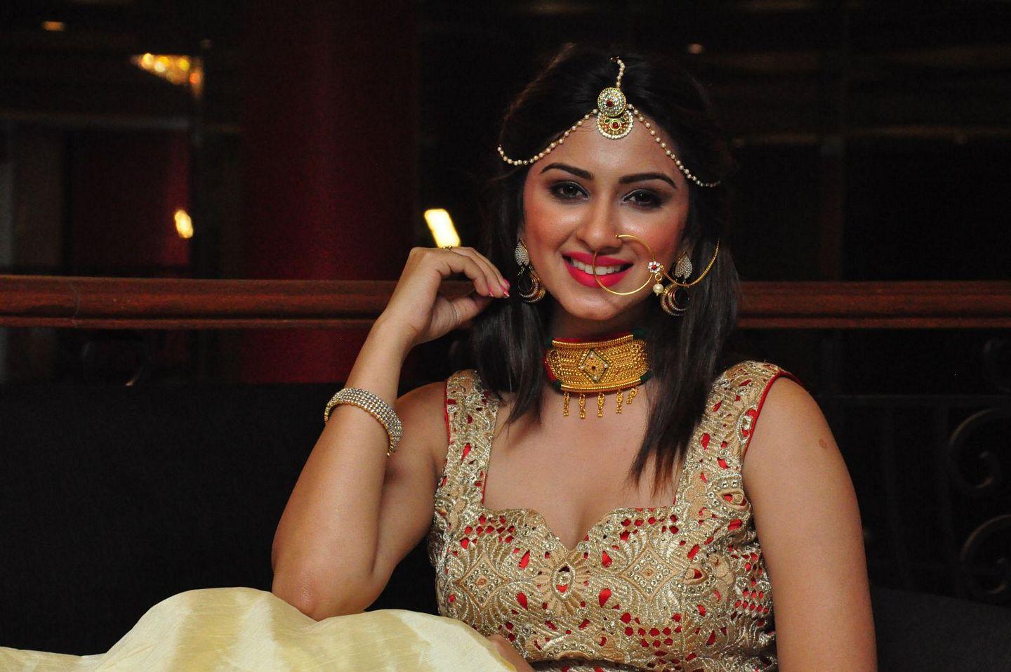 Eshanya Photos