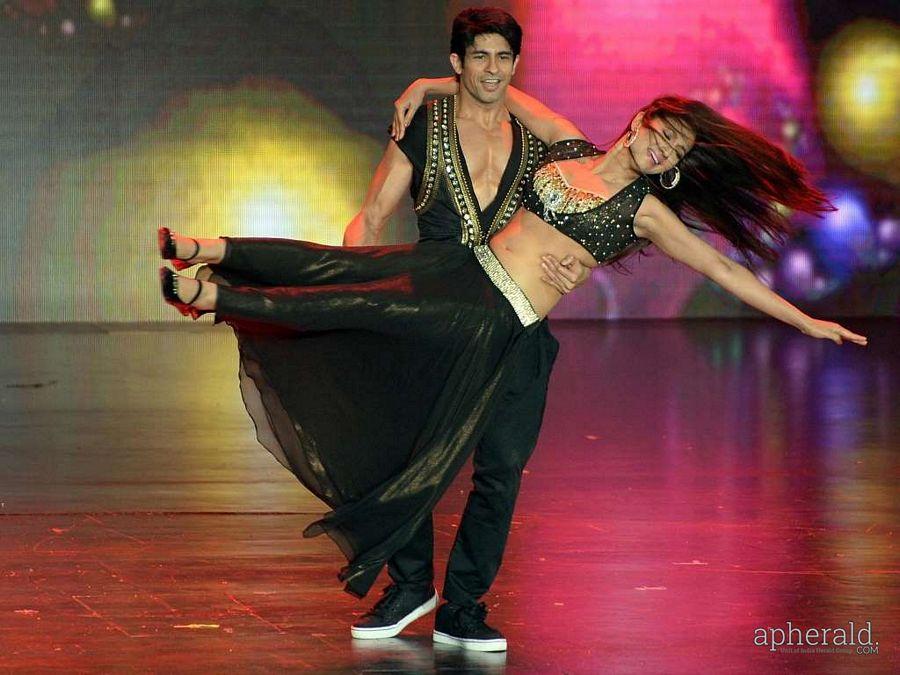 Gauahar Khan Cute Photos