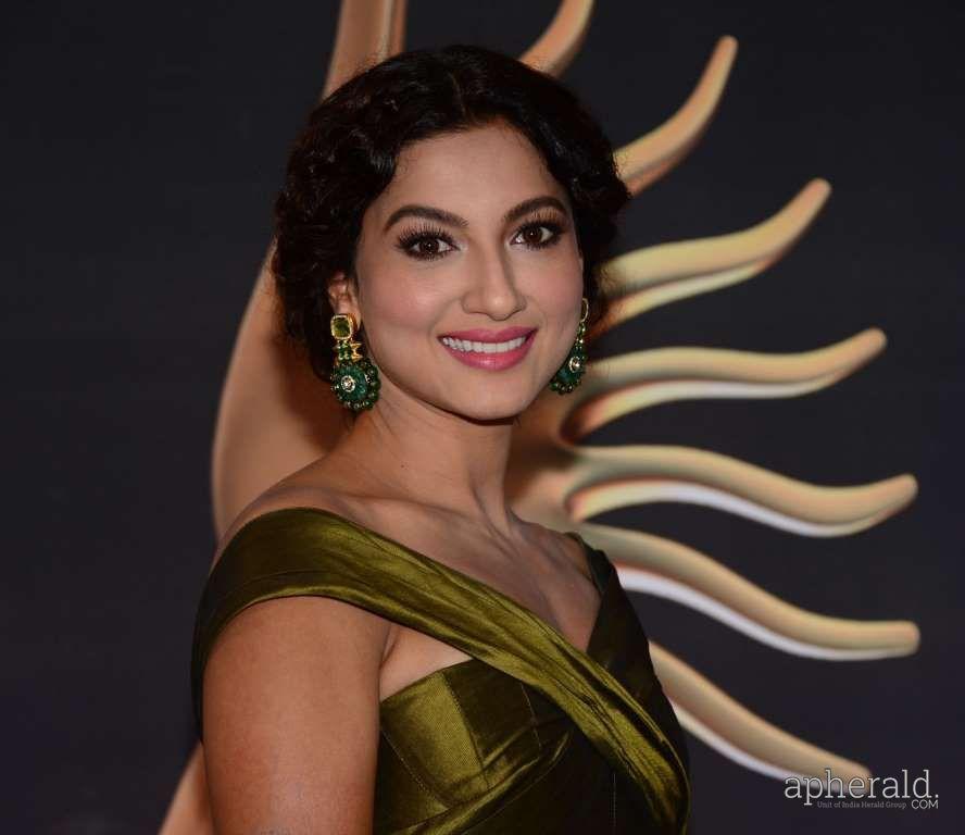 Gauahar Khan Cute Photos