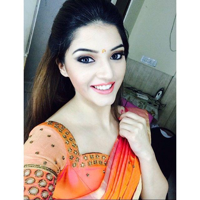 Gorgeous Beauty Mehreen Kaur Rare & Unseen Photo Stills