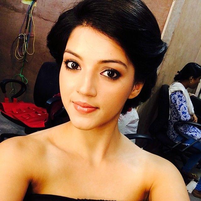 Gorgeous Beauty Mehreen Kaur Rare & Unseen Photo Stills