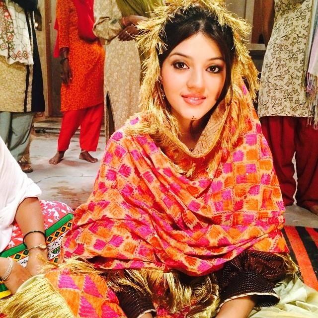 Gorgeous Beauty Mehreen Kaur Rare & Unseen Photo Stills