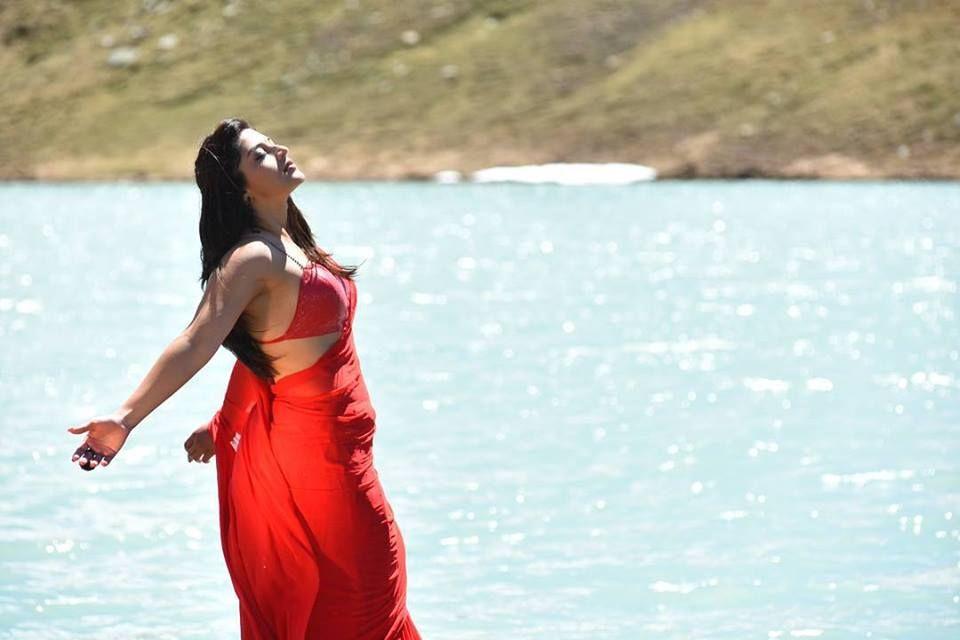 Gorgeous Beauty Mehreen Kaur Rare & Unseen Photo Stills