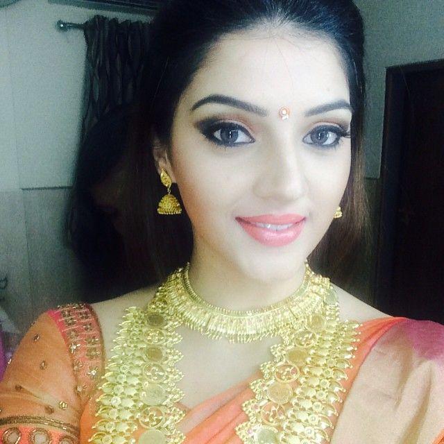 Gorgeous Beauty Mehreen Kaur Rare & Unseen Photo Stills