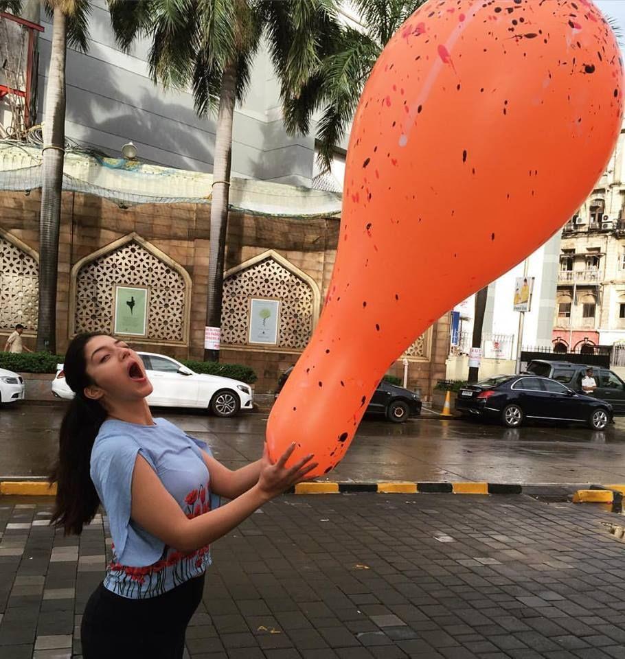 Gorgeous Beauty Mehreen Kaur Rare & Unseen Photo Stills